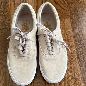 Vans oatmeal Suede platform  unisex sneakers 8.5 ladies/ 7.0 men